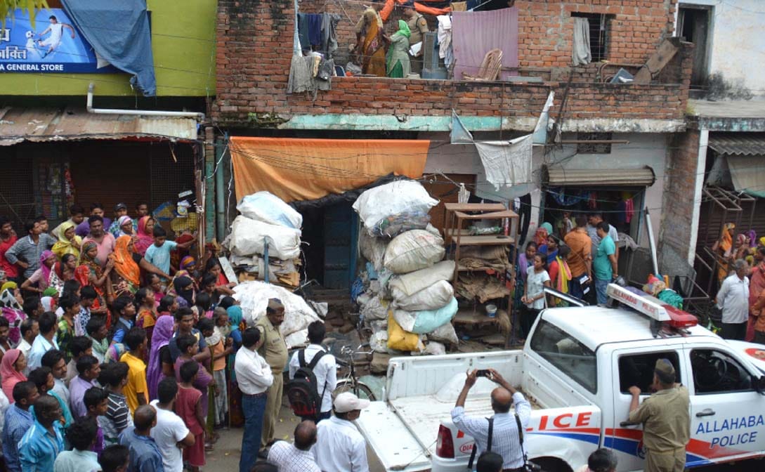 man killed his brother family member for property in Allahabad