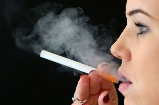 Explosion in purse contained in the e- cigarette
