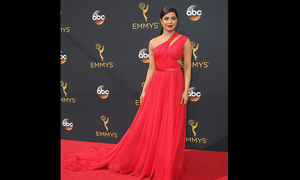 priyanka in emmy awards 2016