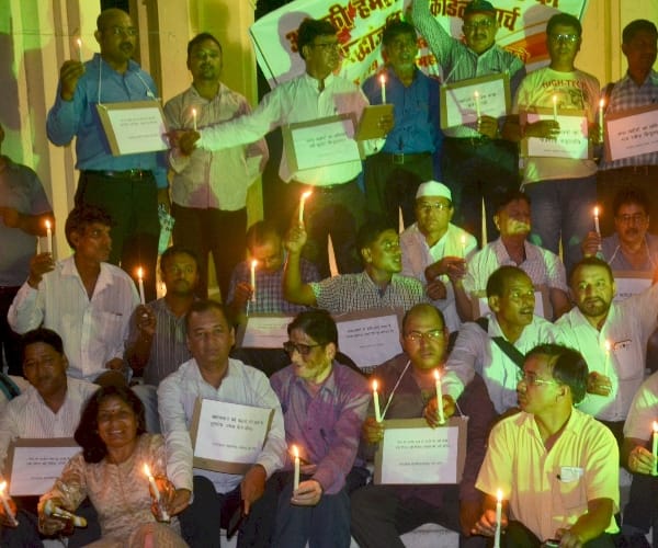 People protest against pakistan in Uttar Pradesh.