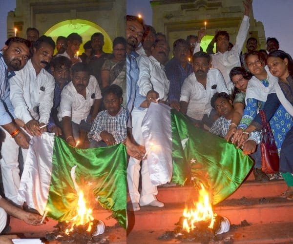 People protest against pakistan in Uttar Pradesh.