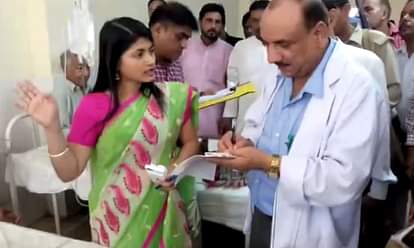 Meerut : DM B.Chandrakala reached district hospital for inspection