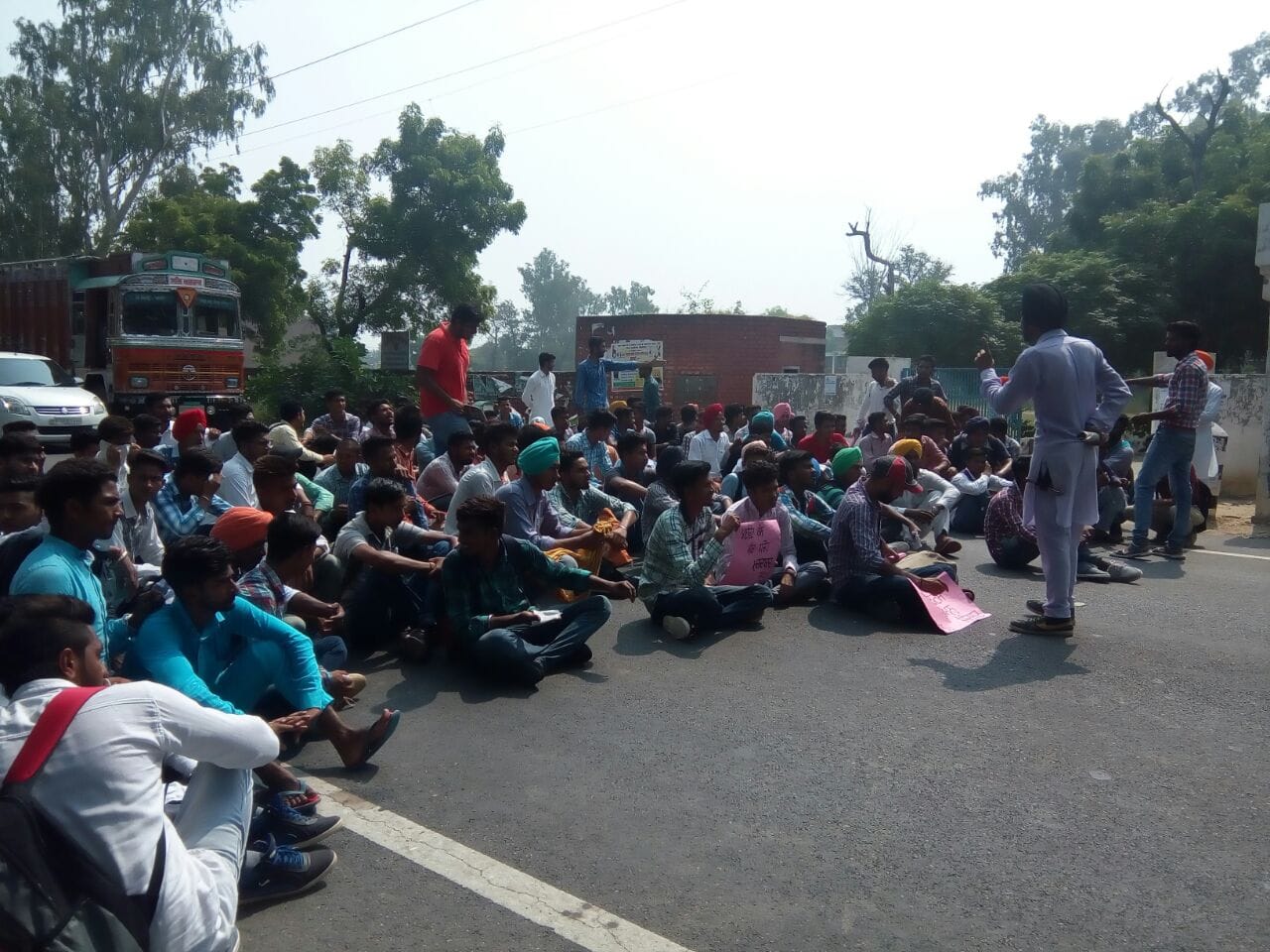 Police lathicharge on moga students