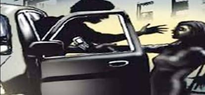 goons pulled woman in car husband beaten after resist 