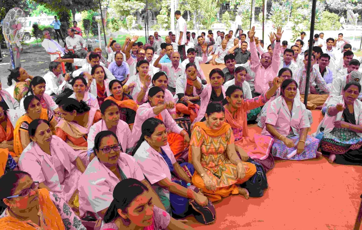 lab technician protest, haryana, rohtak, medical, protest, medical service