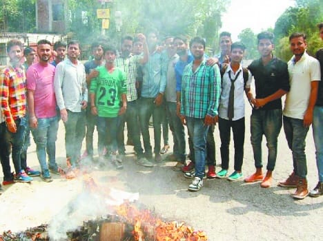 nsui burn effigy of pakistan at ghumarnvi