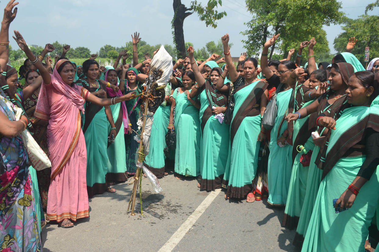 aanganbadi workers burnt efiggy