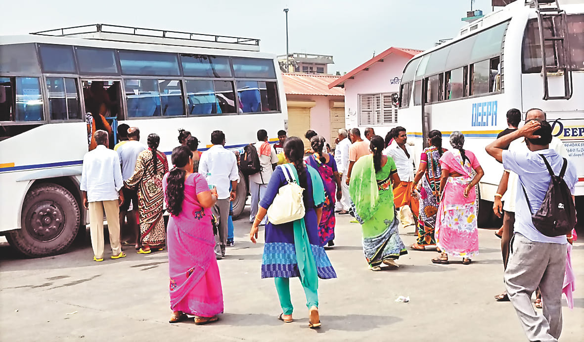 Chardham Yatra pilgrims hike
