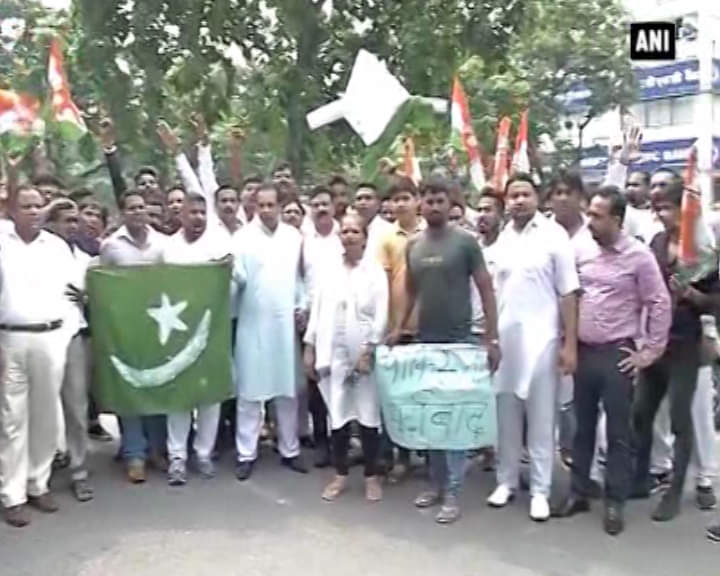 पाक के खिलाफ प्रदर्शन