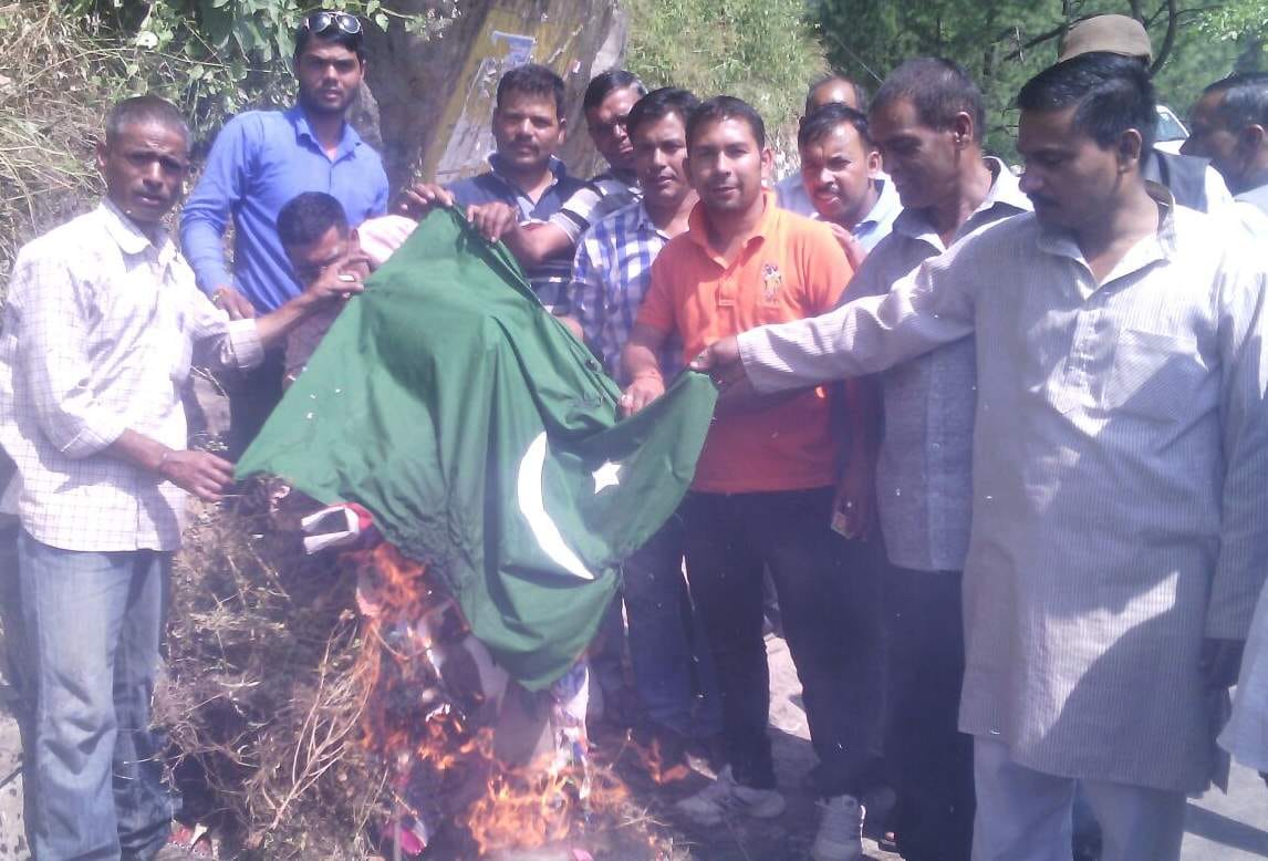 Burned effigies of Prime Minister Nawaz Sharif.