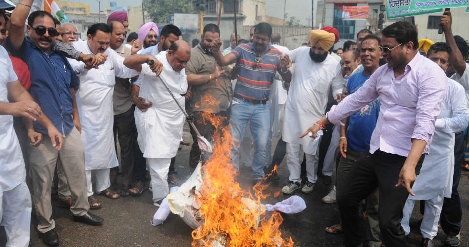 Uri terrorist attacks Protest against pakistan in punjab