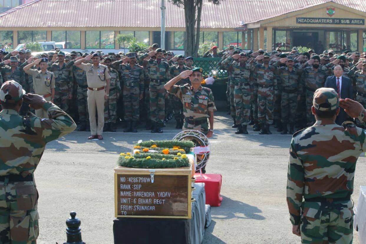 soldiers paid homage ro the martyrs of uri attack in srinagar