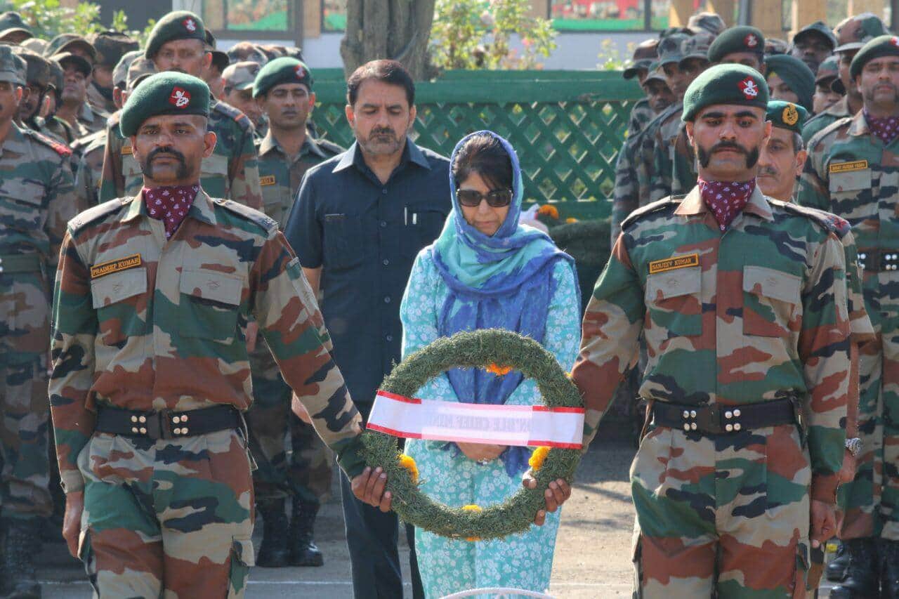 soldiers paid homage ro the martyrs of uri attack in srinagar