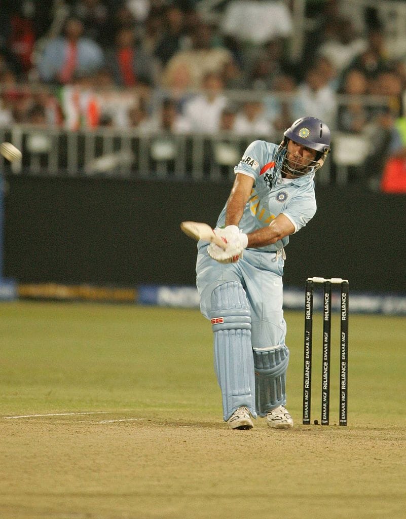yuvraj singh hits 6 sixes in an over of stuart broad