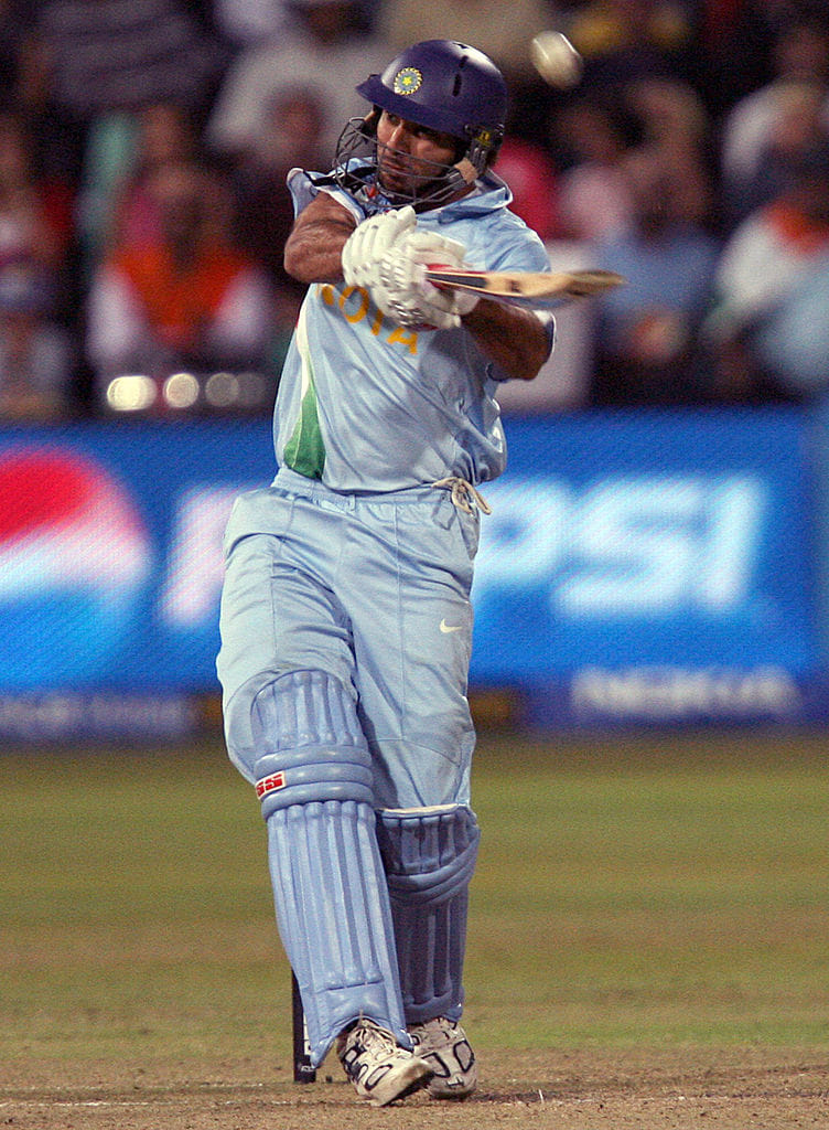 yuvraj singh hits 6 sixes in an over of stuart broad