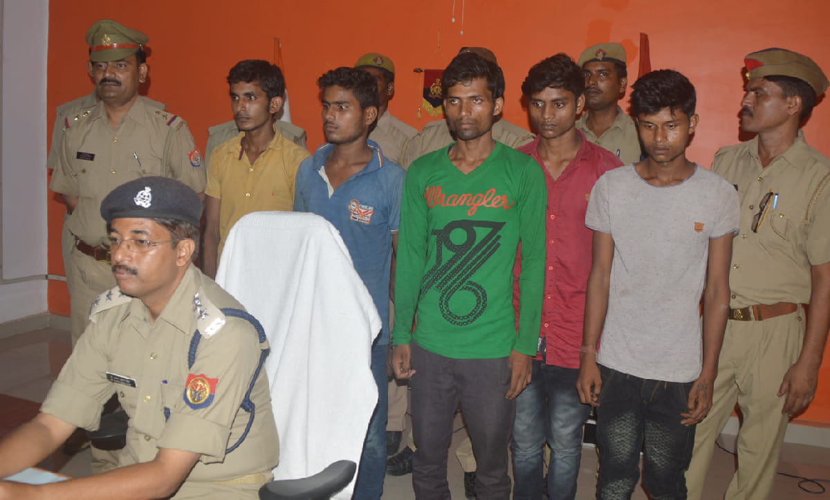 Bike with five robbers arrested