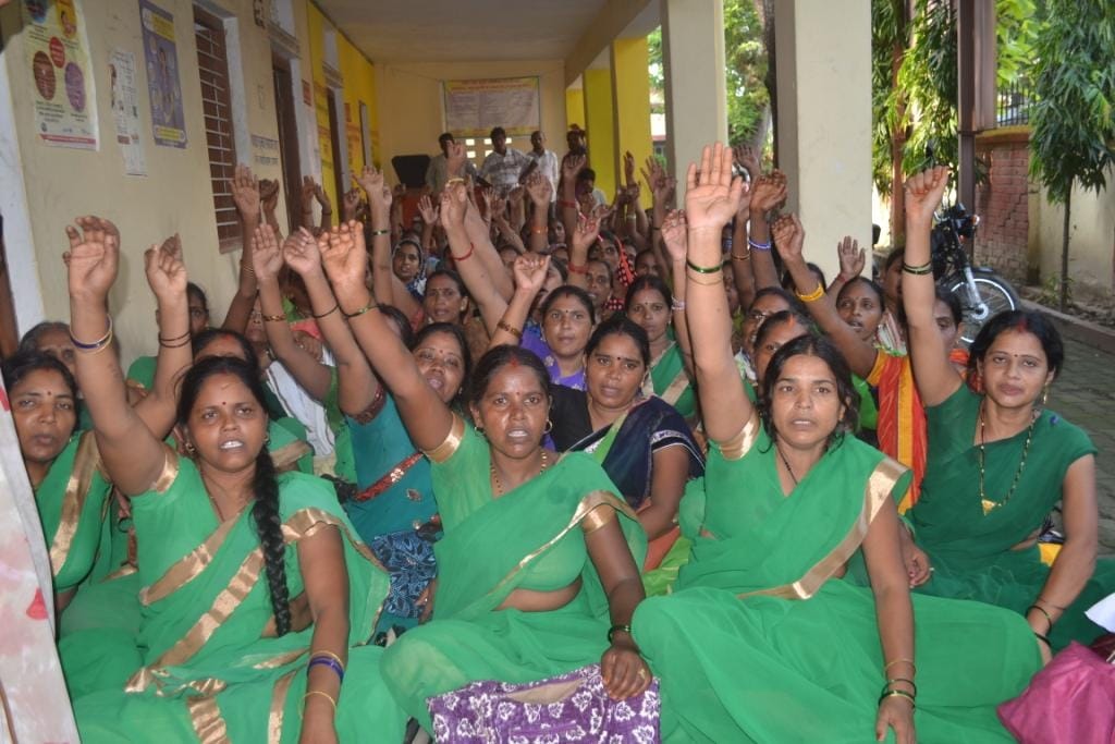  Anganwadi workers demand rights by picketing