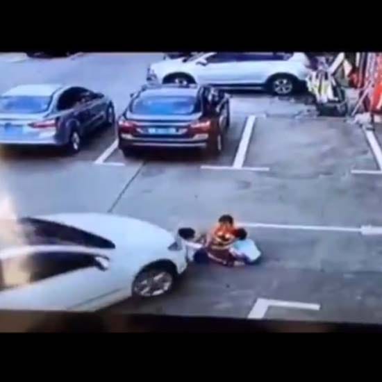 woman was using phone during driving and she smashed three kids
