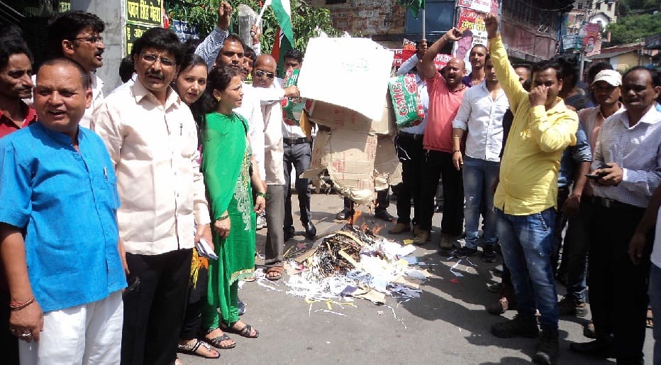 Congress burnt effigies of Pakistan and terrorism