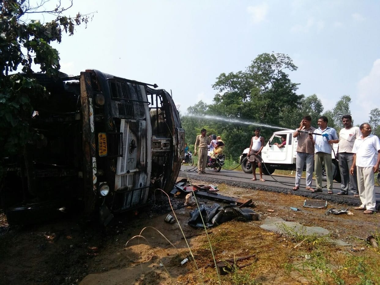 Helper driver sustained serious injuries from an acid-filled tanker overturns 