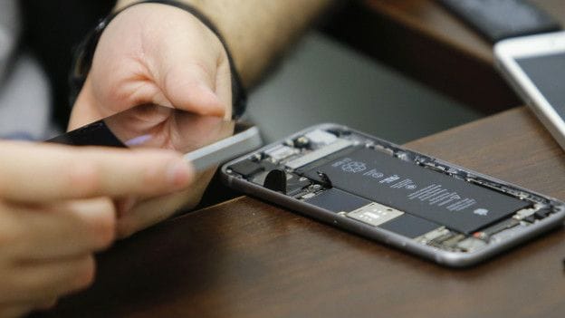 Breaking I phone passcode becomes easier as student develops chip