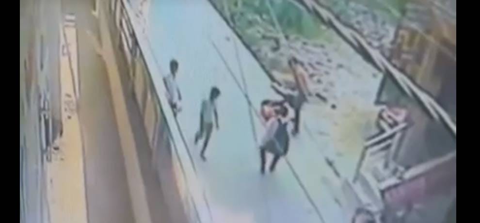 Man murdered a woman with knife in one side love, people remained Spectacled