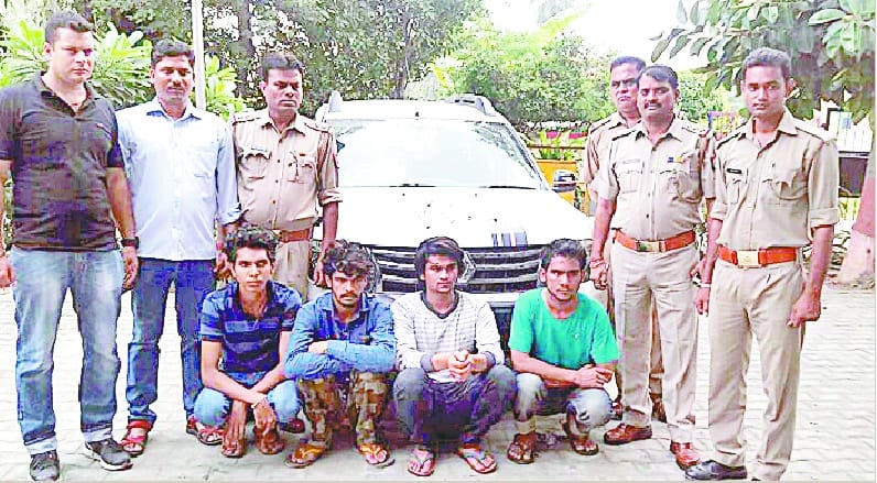 Four crooks caught encounter