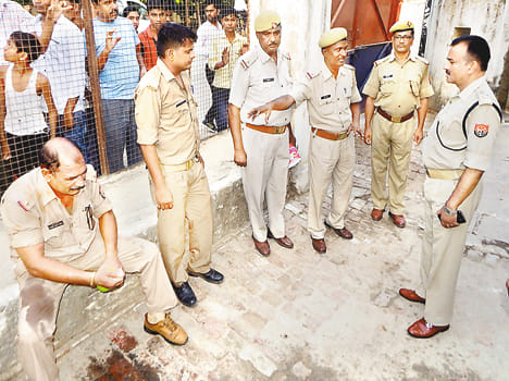Mirchi saddled six captive who escaped in film style