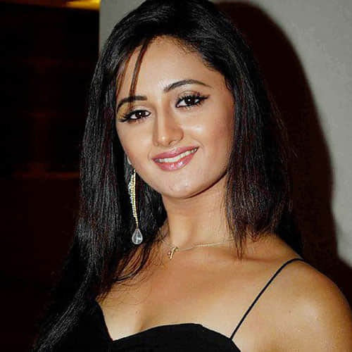 rashmi desai fall in love with her young co star
