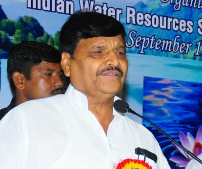 shivpal yadav criticizes IAS officers of Uttar Pradesh.
