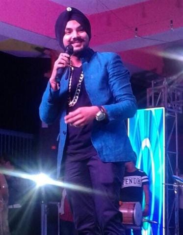 Gurdeep Bhangra songs on the audience