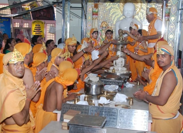 Stream festival celebrated in Shantinath Jinalay 