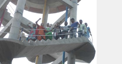 Teachers Protest, Unemployed PTI Teachers, water tank 