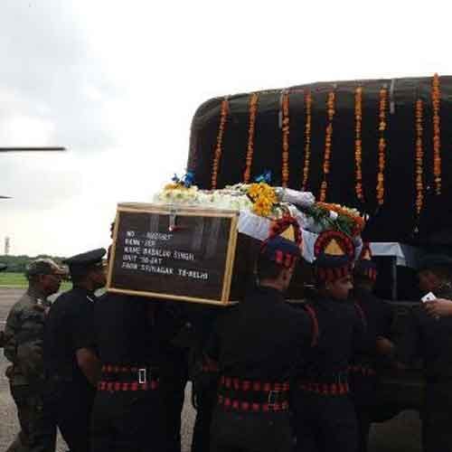 Uri Attack: Last salute to the martyrs in tears, Family & People burst into tears