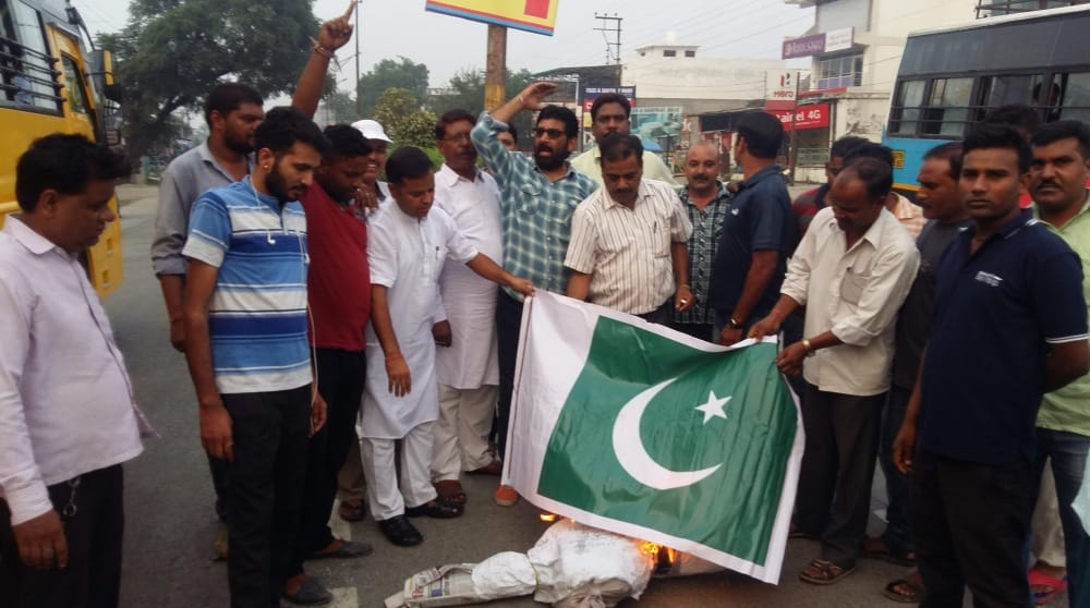 Pak's envoys go to US about Kashmir