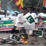 पाकिस्तान झंडा जलाया