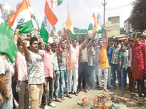 BJP workers burnt Pakistani flag
