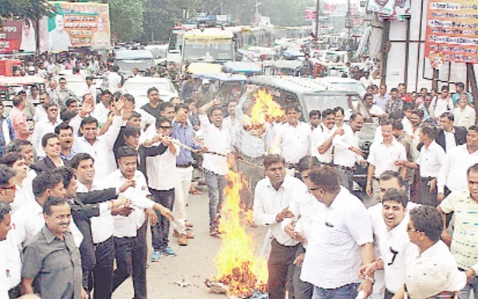 Advocates burnt effigies of SP MLA