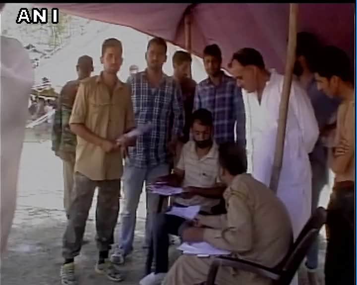 thousands of youth participated in police recruitment in kashmir valley
