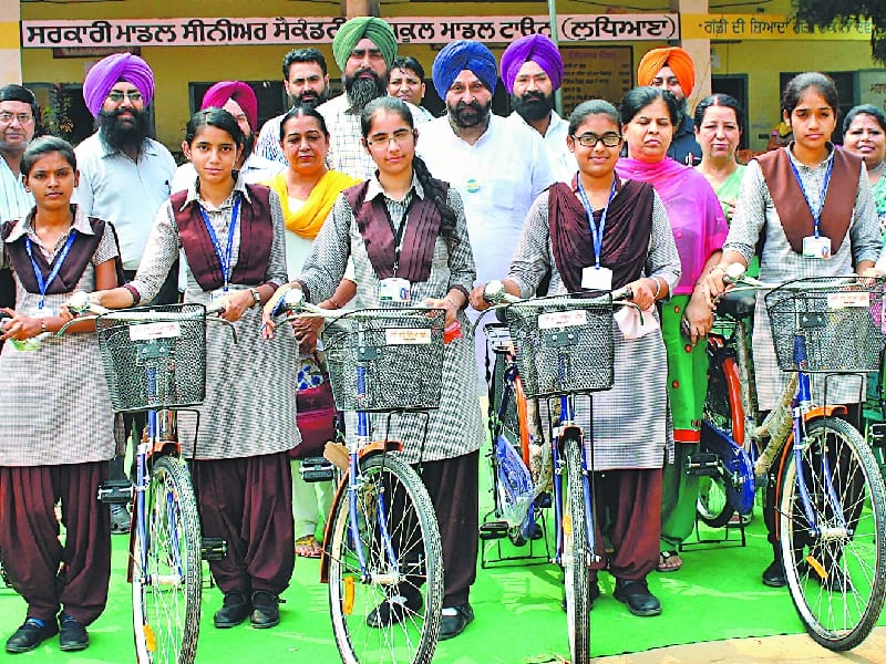 cycle distribute, mai bhago scheme, ludhiana