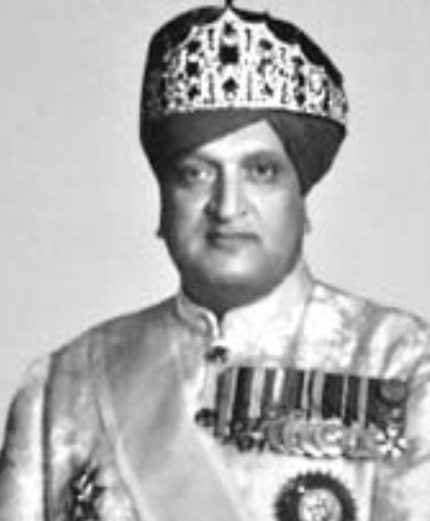 LG agrees to declare Maharaja Hari Singh's birth anniversary as public holiday in J-K