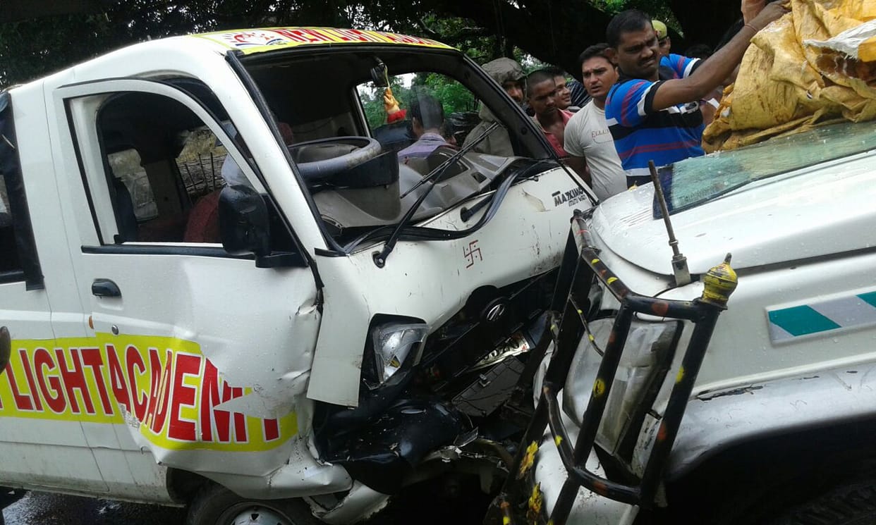 Van-pickup collision, seven injured