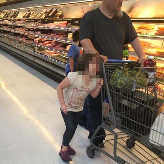 inverstigation against a father in United states after beaten his daughter 