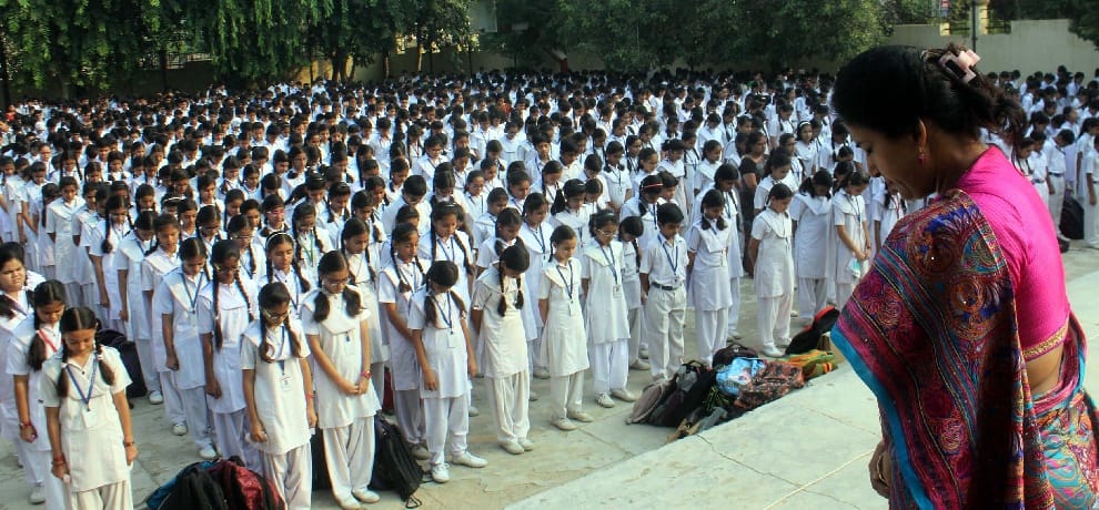 School children was silence in memory of the martyrs tribute
