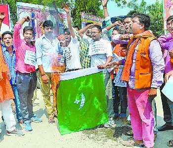 Hindu Youth Corps blew the Pakistan flag