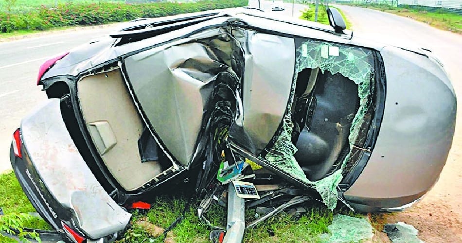 200 kmph speedy car accident on international airport road, see condition in photos