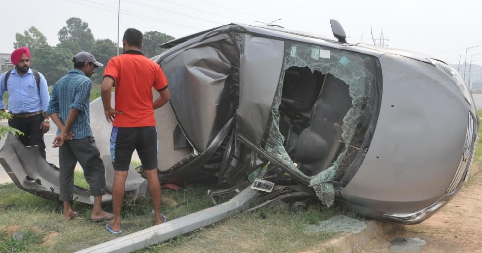 200 kmph speedy car accident on international airport road, see condition in photos