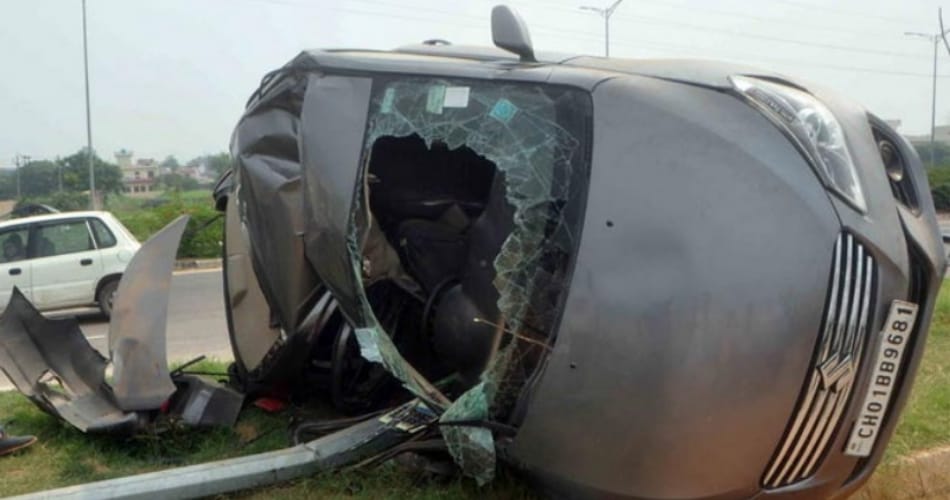 200 kmph speedy car accident on international airport road, see condition in photos