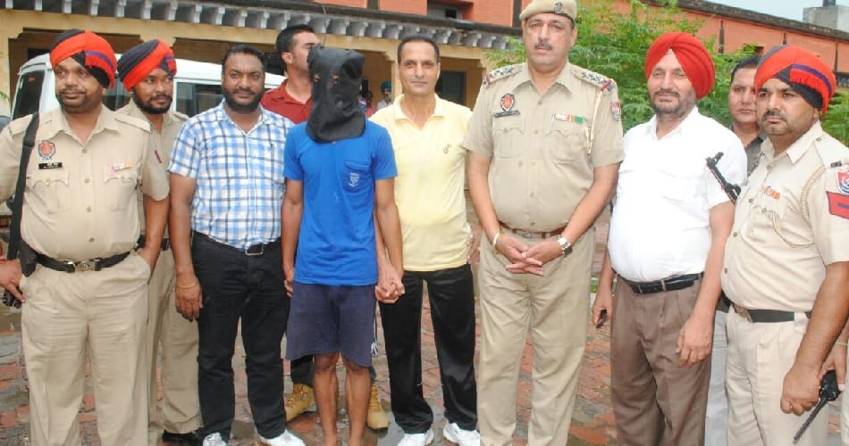 jalandhar businessman wife and servant murder case sort out by police, murderer arrested