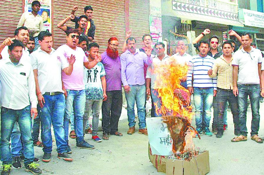 Congress blew effigy of Prime Minister